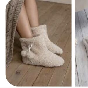 NWOB MerinoMood Sheepskin Fur Slippers Booties Genuine Shearling Sz 7-8